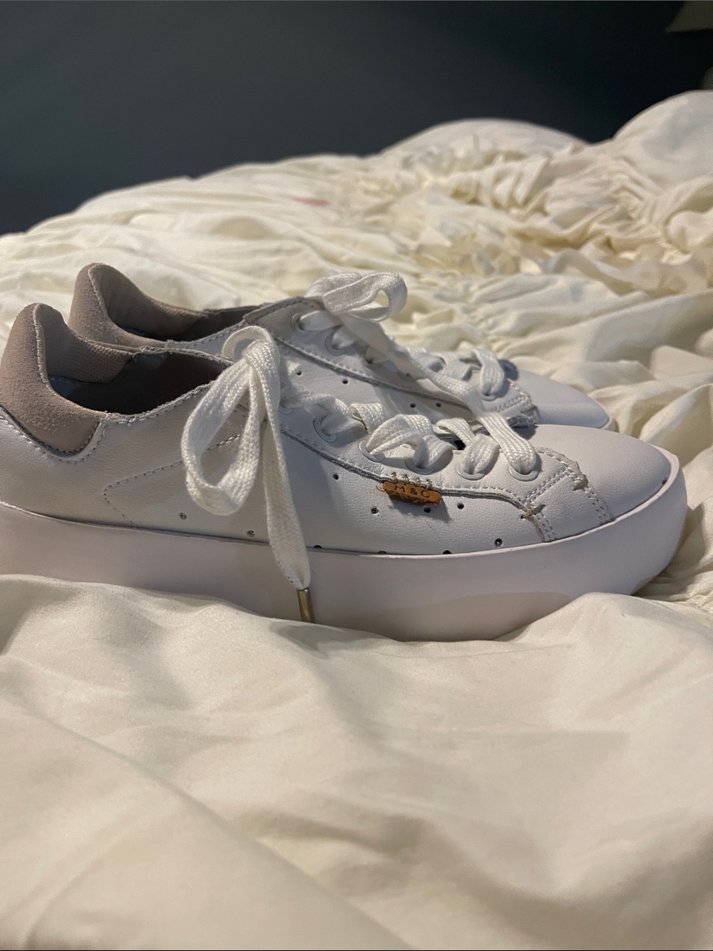 Musse & Cloud- Women’s  White Platform Lace-Up Sneakers- New w/out Tags- size 9
